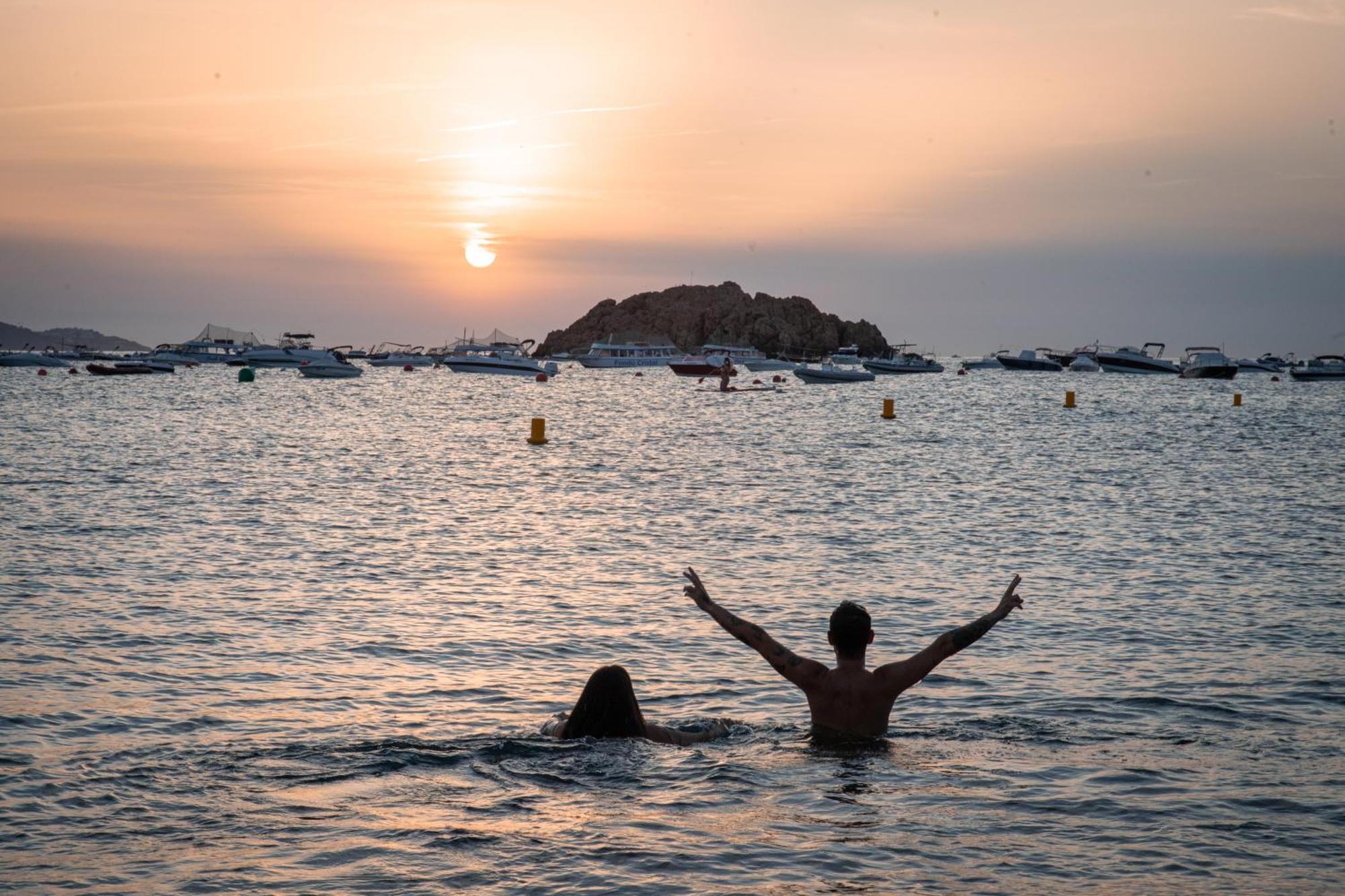 Mana Mana Youth Hostel Tossa de Mar Extérieur photo